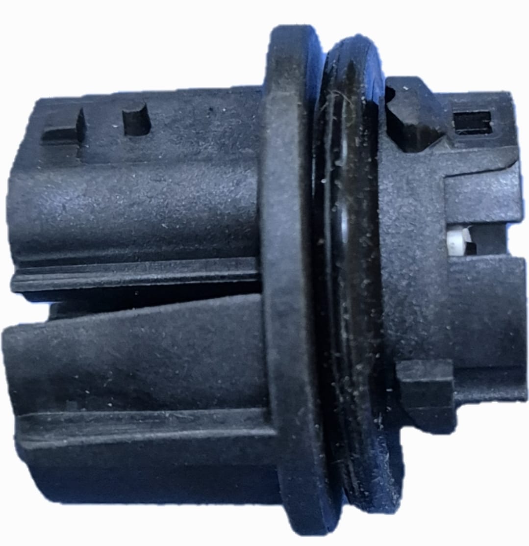 1204-0215 TOYOTA HILUX REGUE 3PIN RED (BIG) WITH SOCKET TOYOTA HILUX REGUE 3PIN RED (BIG) WITH SOCKET - Image 4
